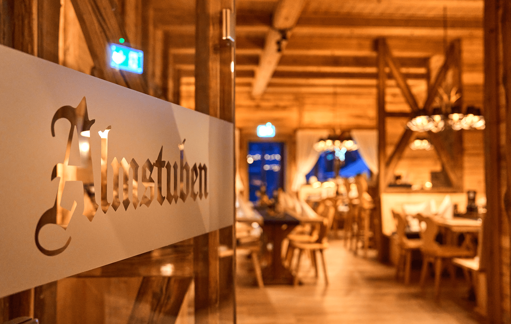 2025-11-15_17-04-43_Carles Wirtshaus_Eröffnung 1