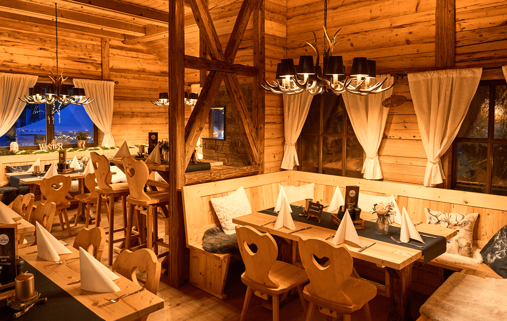 2025-11-15_17-05-45_Carles Wirtshaus_Eröffnung 2