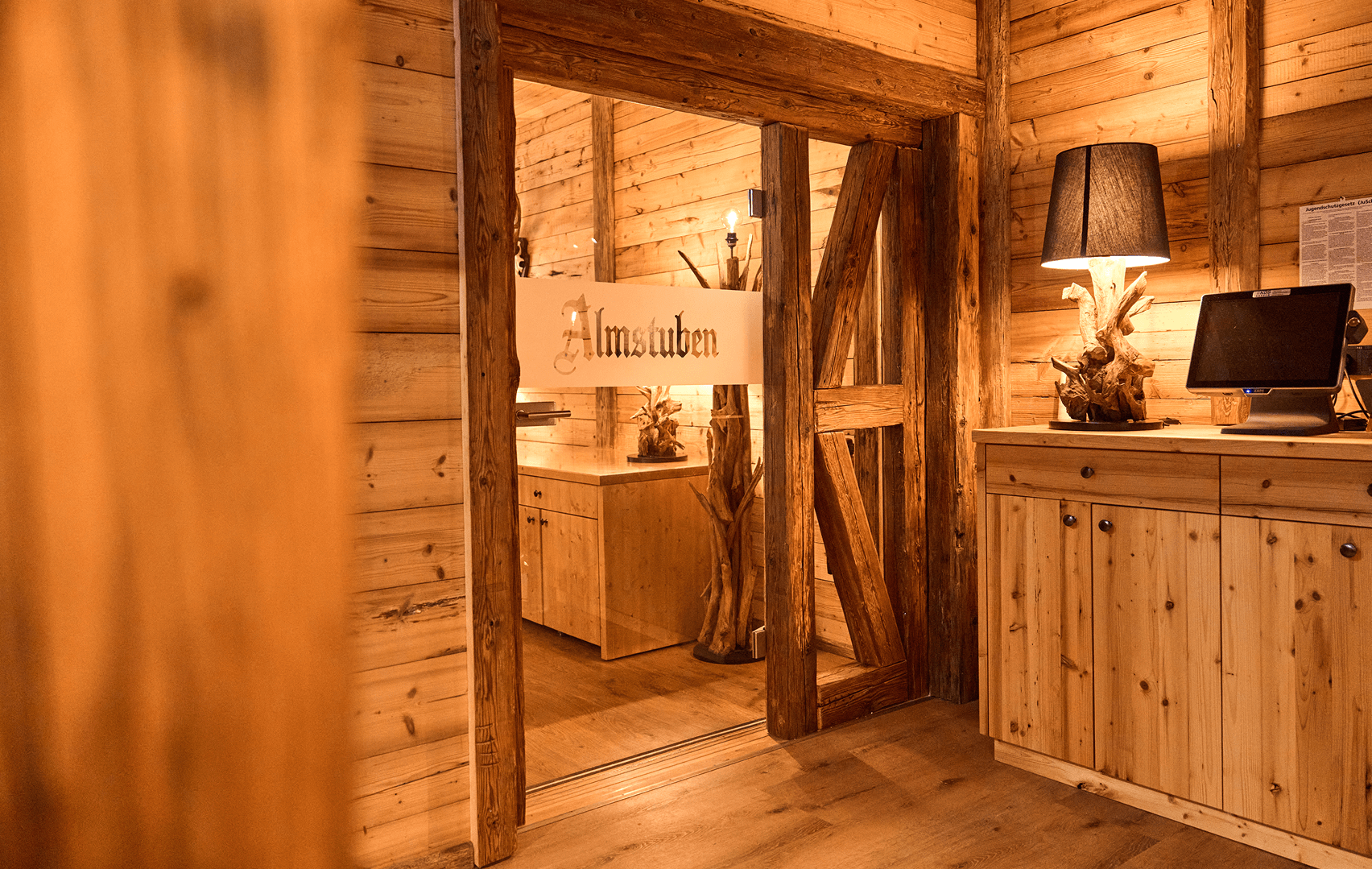 2025-11-15_17-33-32_Carles Wirtshaus_Eröffnung 2