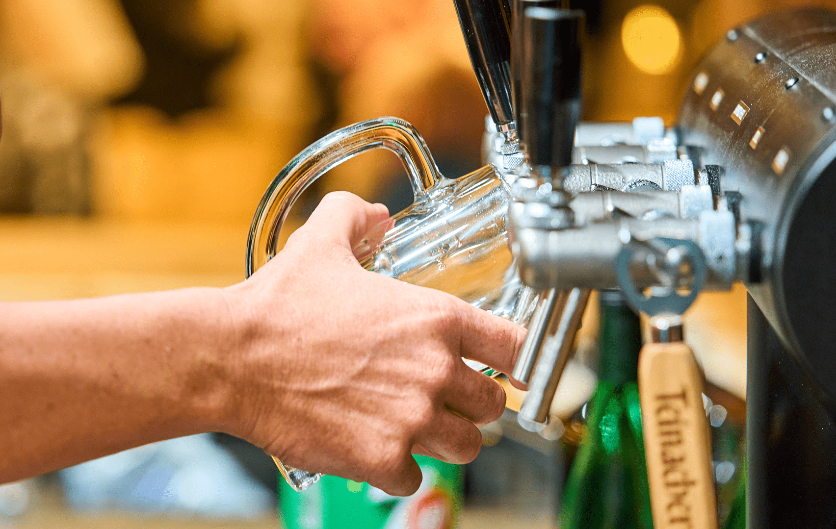 2025-11-15_18-09-58_Carles Wirtshaus_Eröffnung 1