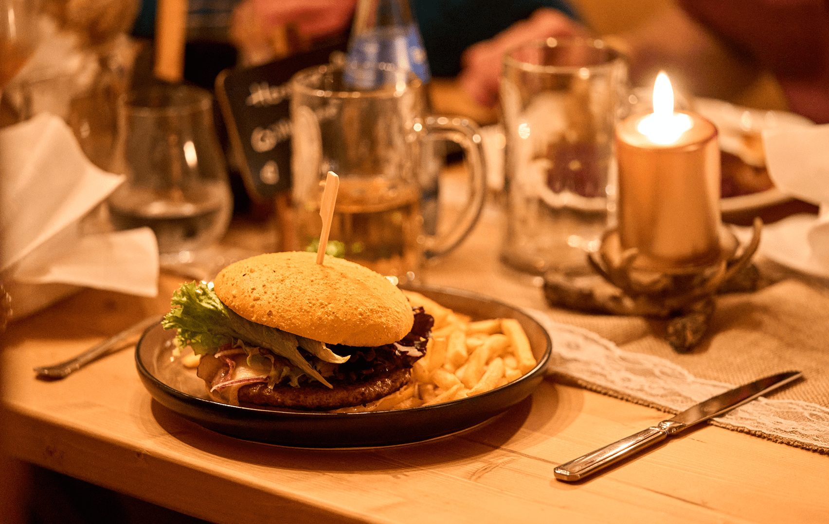 2025-11-15_18-54-46_Carles Wirtshaus_Eröffnung 1