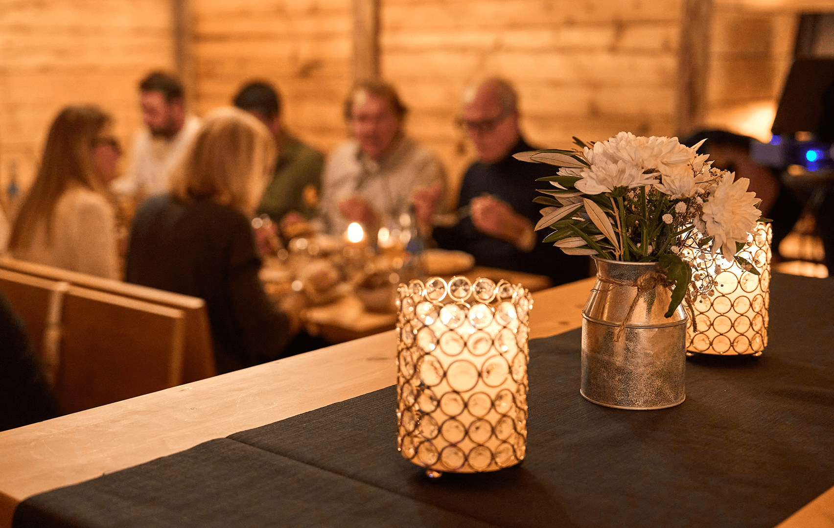 2025-11-15_19-49-42_Carles Wirtshaus_Eröffnung 2