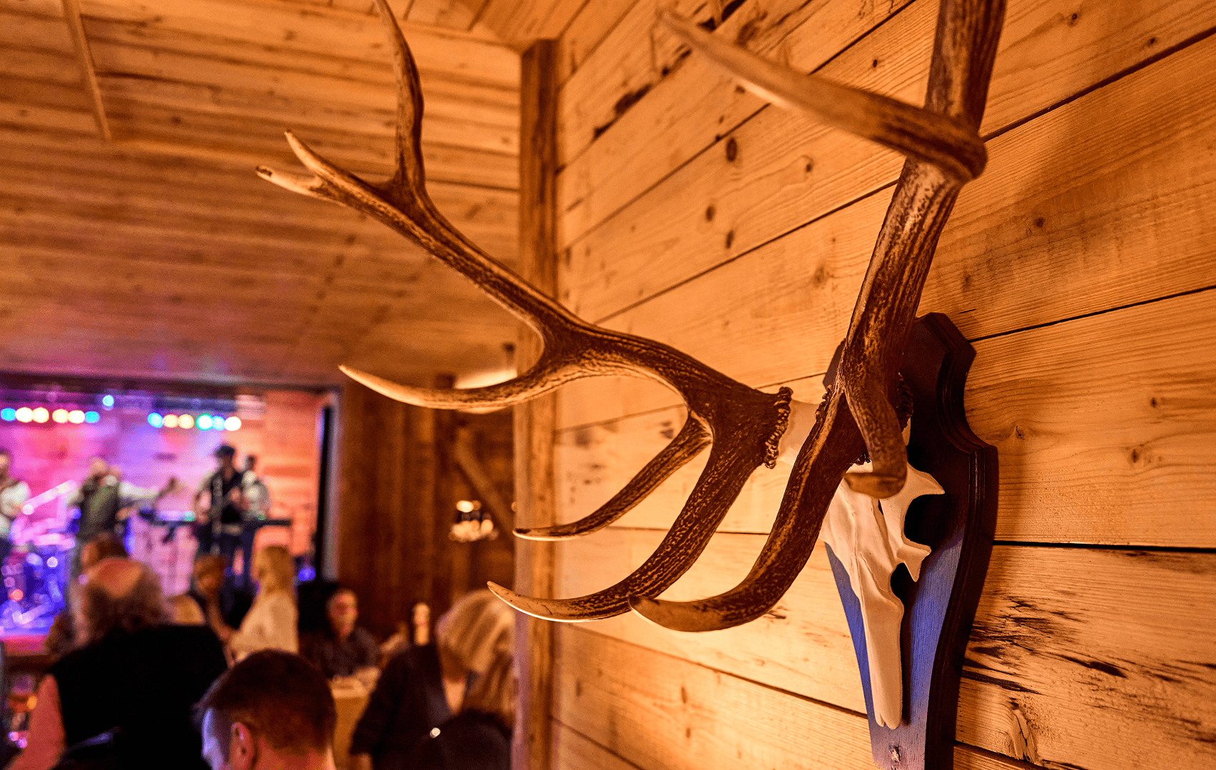 2025-11-15_21-10-01_Carles Wirtshaus_Eröffnung 3